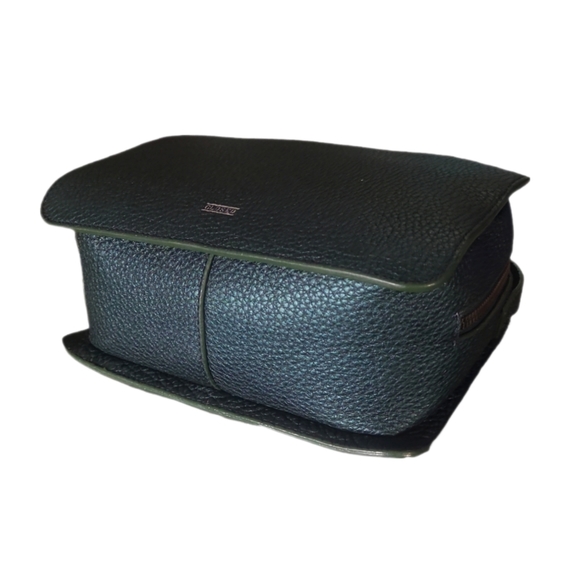 CLOSED | Green Leather Crossbody Passport Bag • Adjustable Strap - Picture 7 of 10